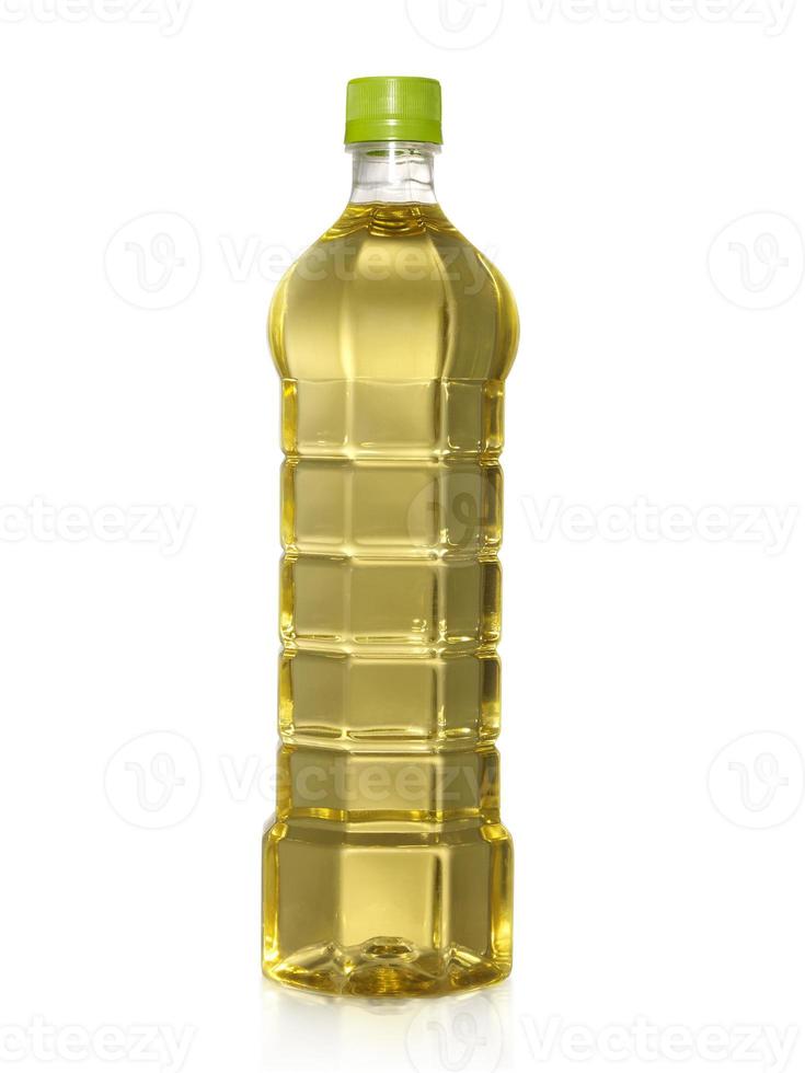Une bouteille d'huile de cuisson de palmiste, isolé sur fond blanc photo