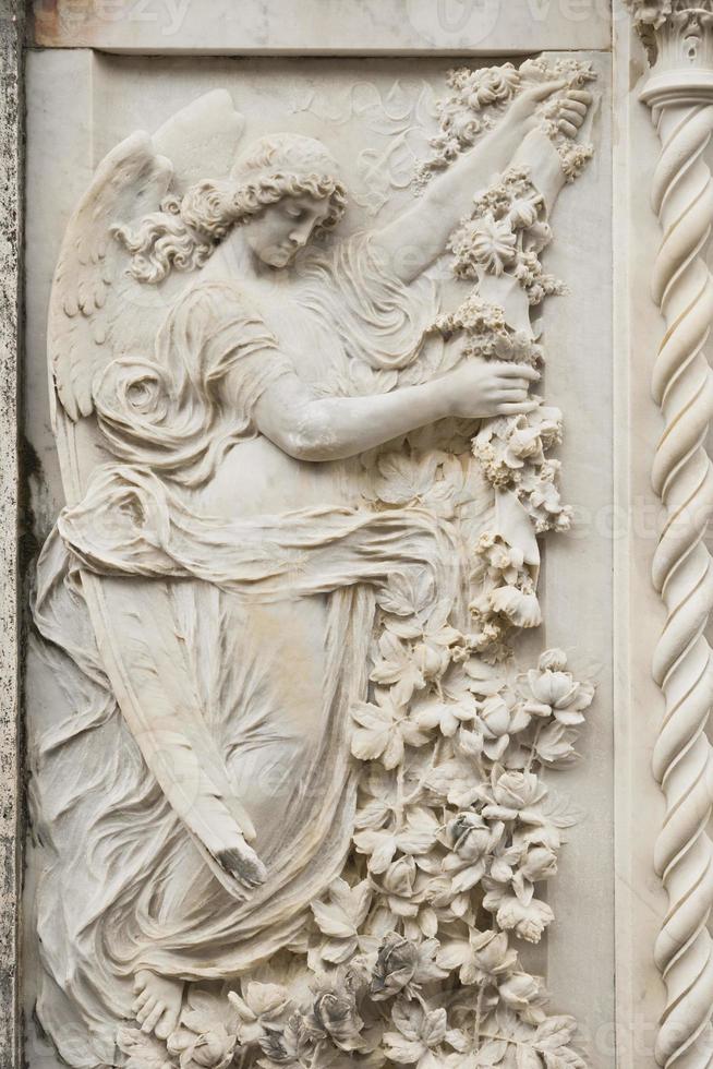 Italie, relief d'ange, marbre photo