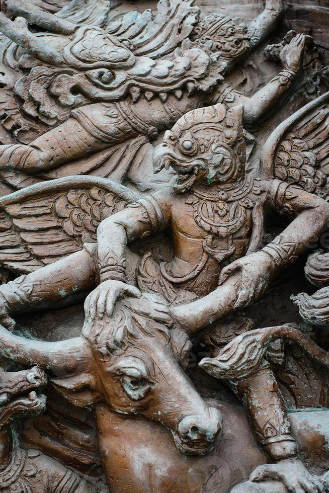 sculpture sur bois dans la culture thaïlandaise photo