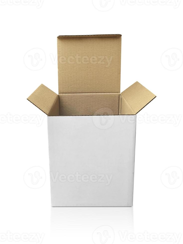 boîtes d'emballage vierges - maquette ouverte, isolée sur fond blanc photo
