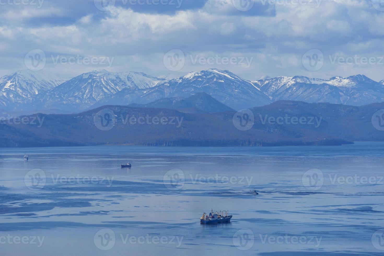 paysage marin surplombant la baie d'avacha. Kamtchatka photo