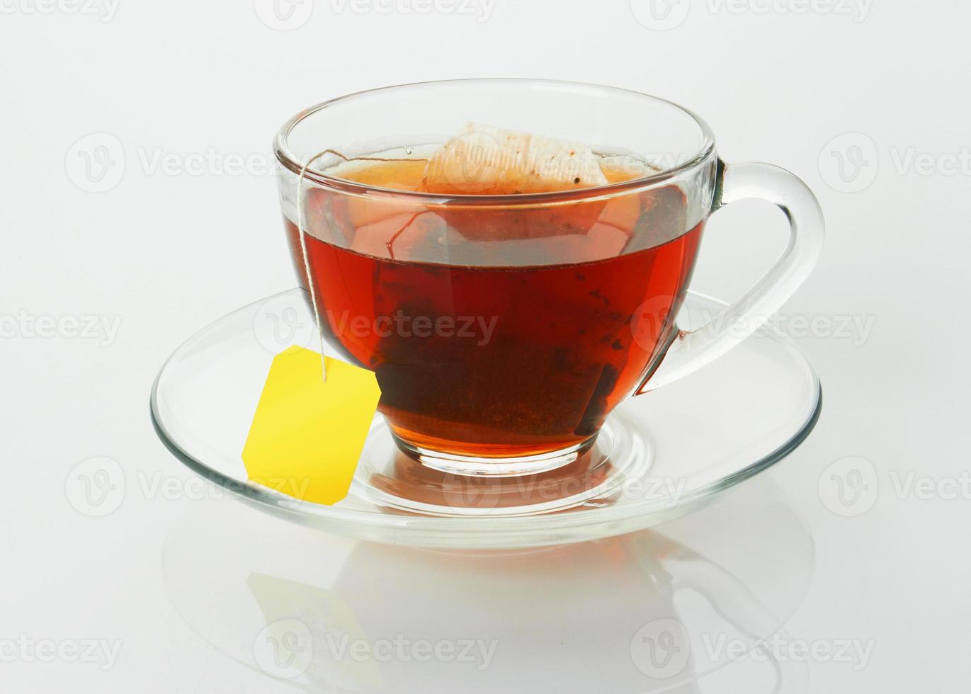 tasse avec thé et sachet de thé photo