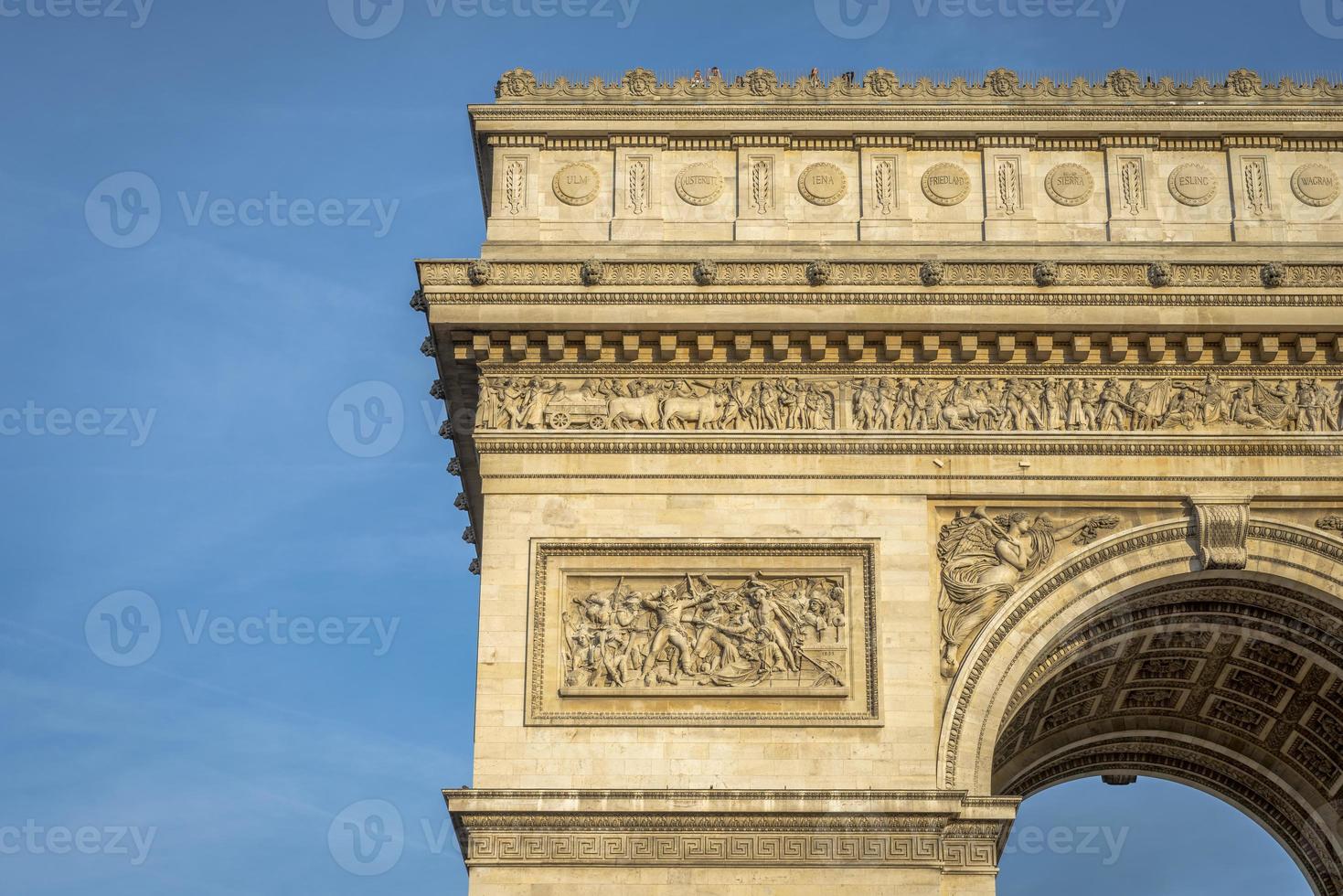 détail architectural de l'arc de triomphe photo