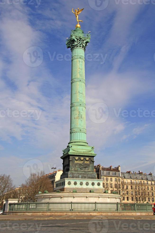 colonne de juillet sur la place bastille, paris, france. photo