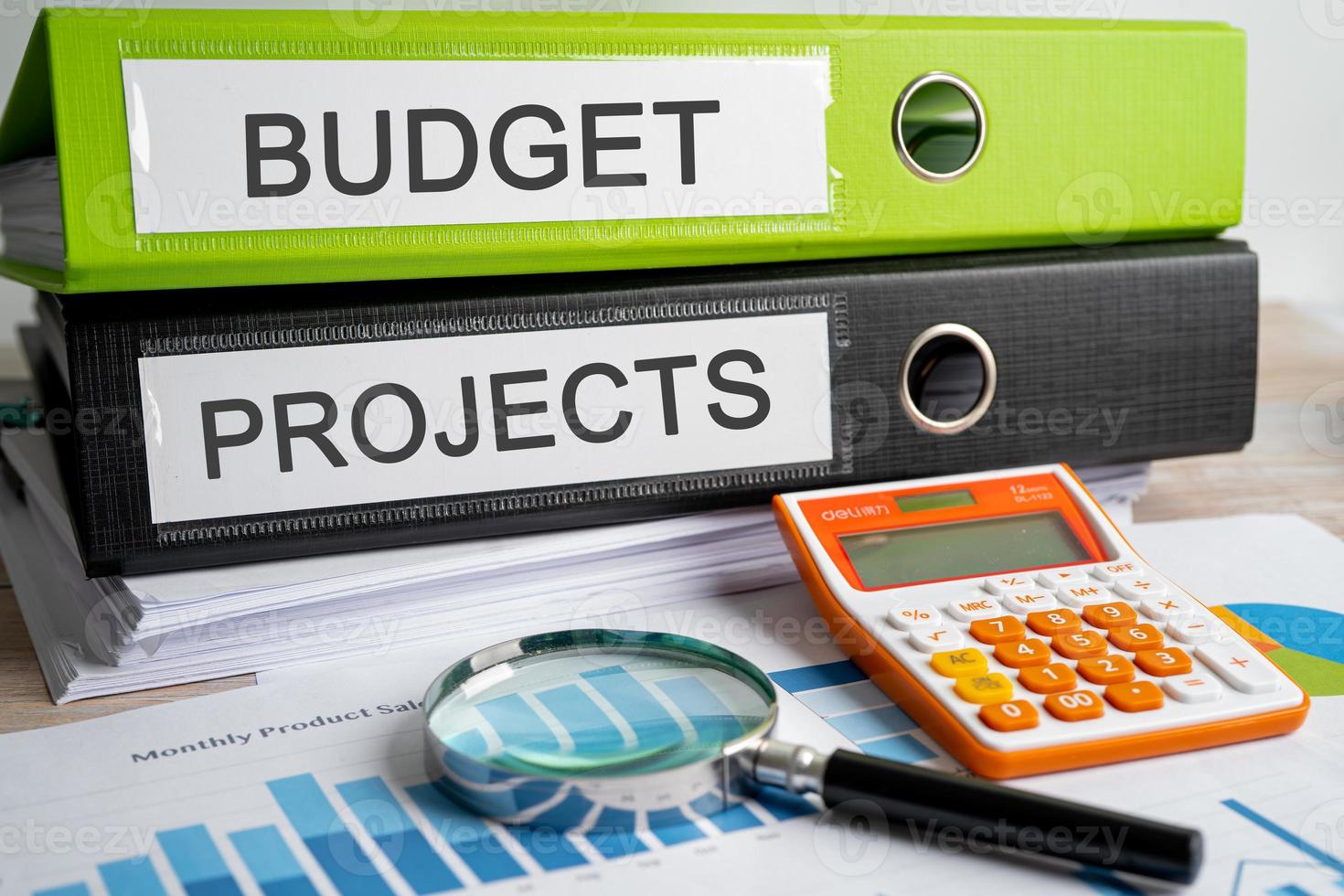 budget et projets. entreprise de rapport financier de données de classeur avec analyse graphique au bureau. photo
