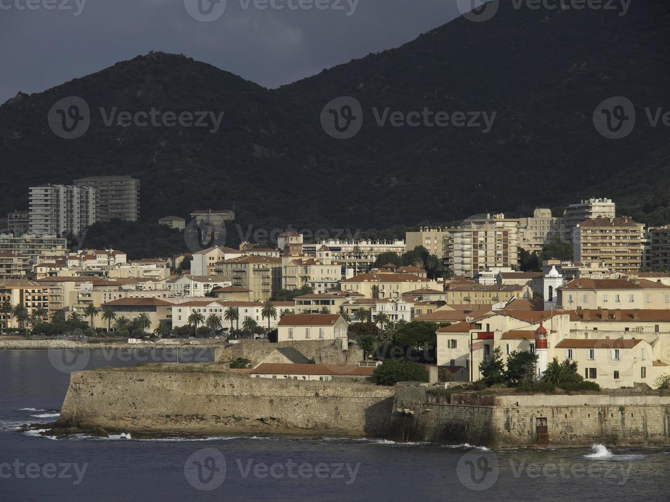 île de corse en mer méditerranée photo