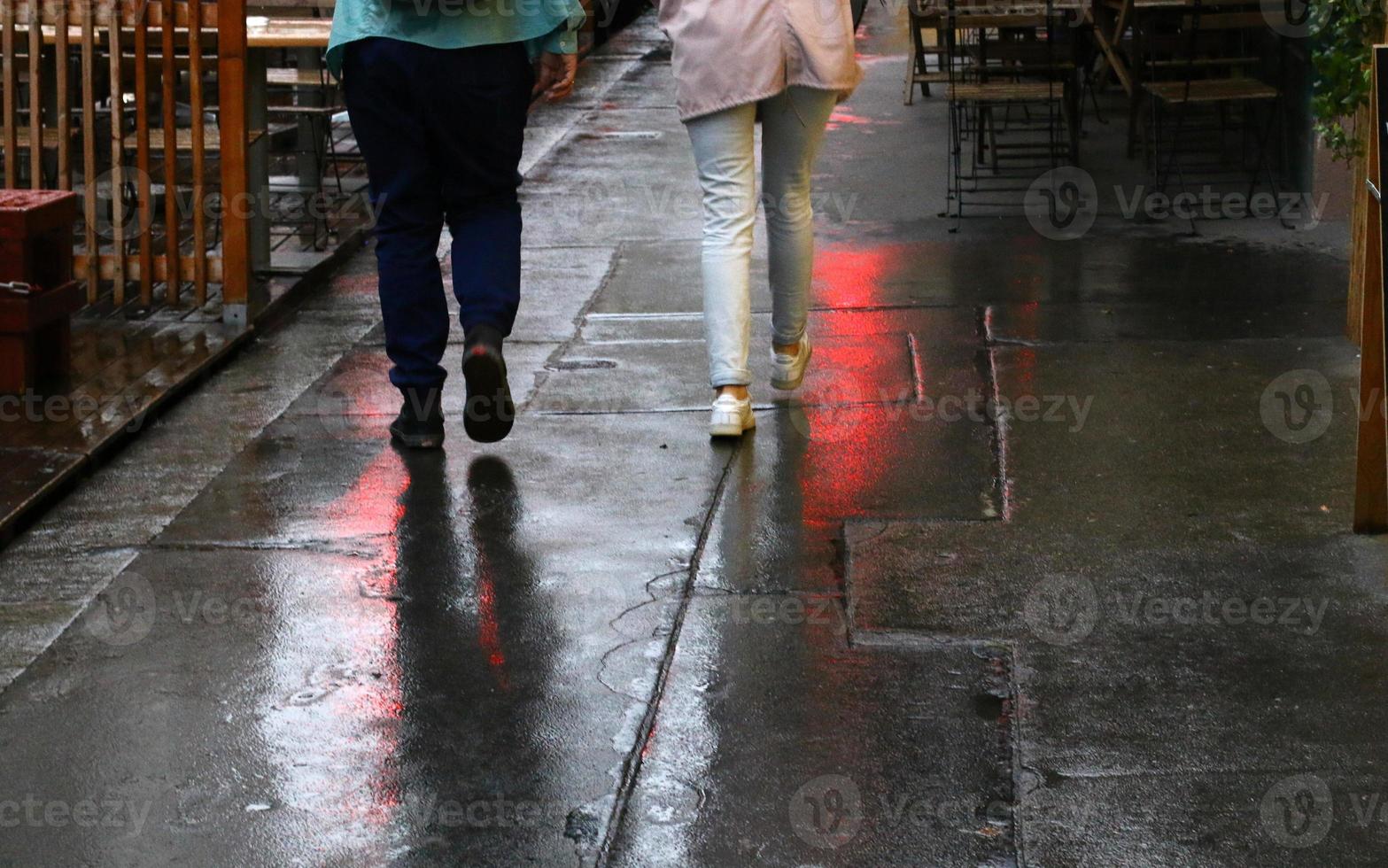 trottoir pour piétons dans une grande ville photo