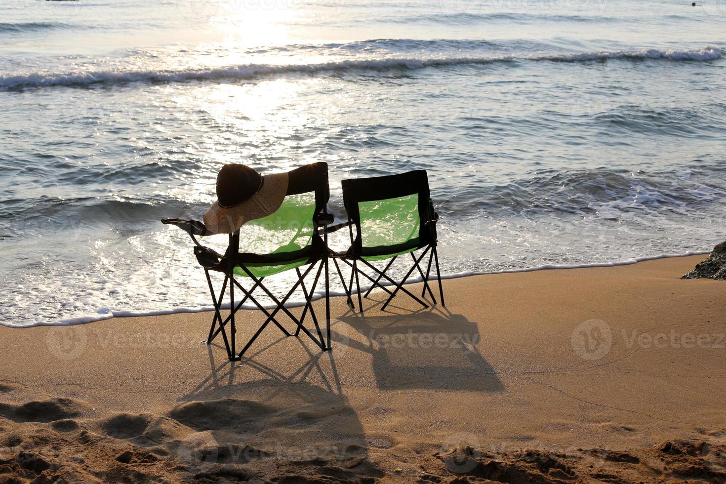 chaise sur la mer méditerranée photo