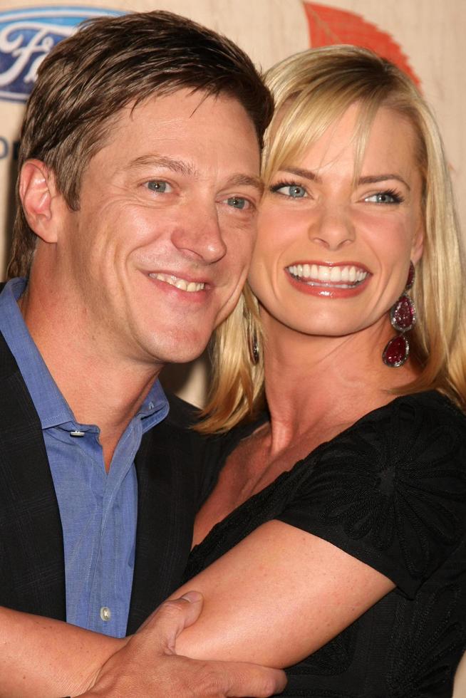 los angeles, 12 septembre - kevin rahm, jaime pressly arrivant à la 7e fête annuelle de l'éco-casino de la chute du renard à la reliure le 12 septembre 2011 à culver city, ca photo