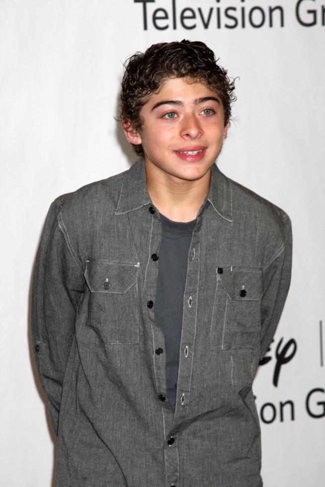 los angeles 1er août - ryan ochoa arrive s au 2010 abc summer press tour party à beverly hilton hotel le 1er août 2010 à beverly hills, ca photo