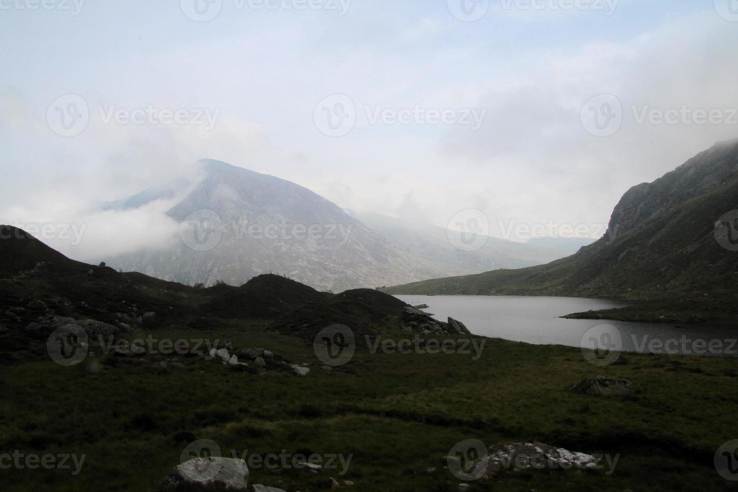 une vue sur la campagne du Pays de Galles à Snowdonia près du lac Ogwen photo