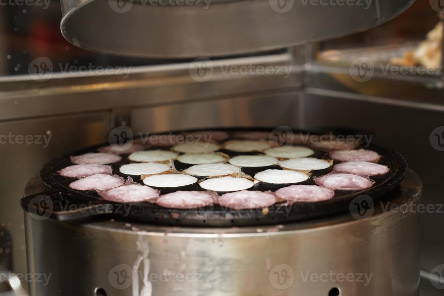 cuisiner des friandises thaïlandaises fraîches., bangkok, thialand. photo