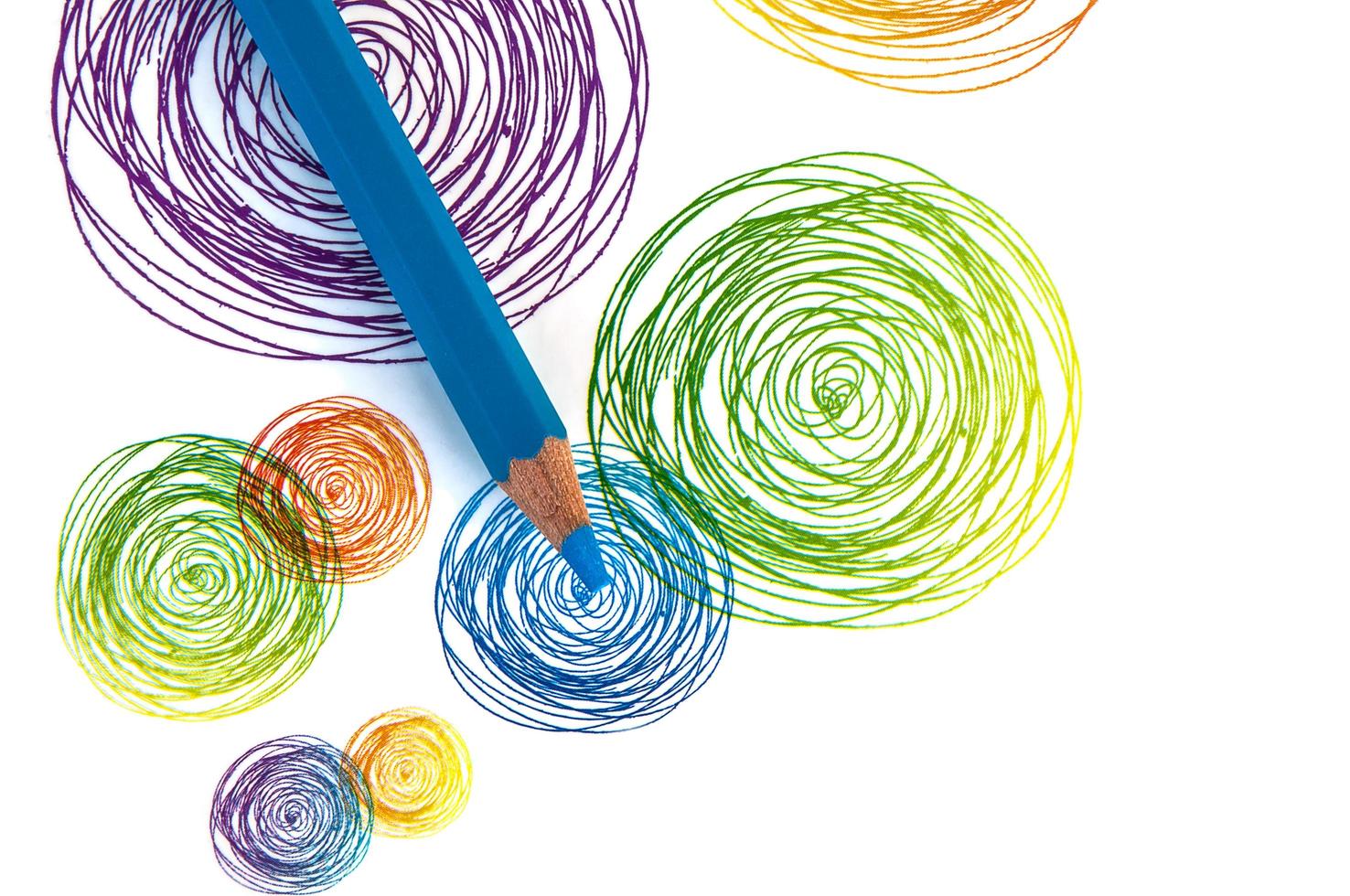 crayons de couleur isolés sur fond blanc photo