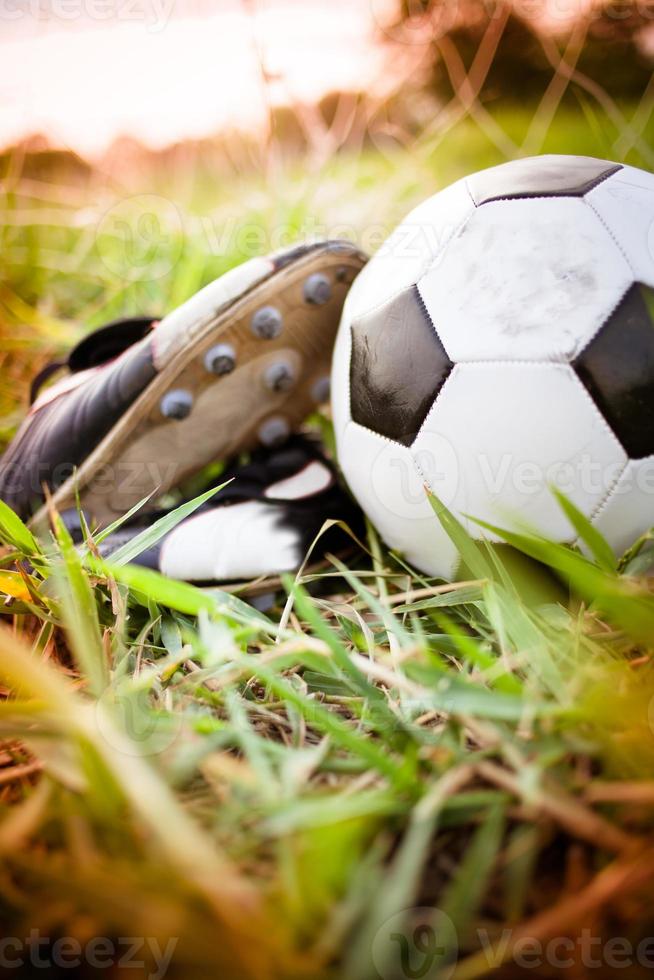 chaussures de football et football photo