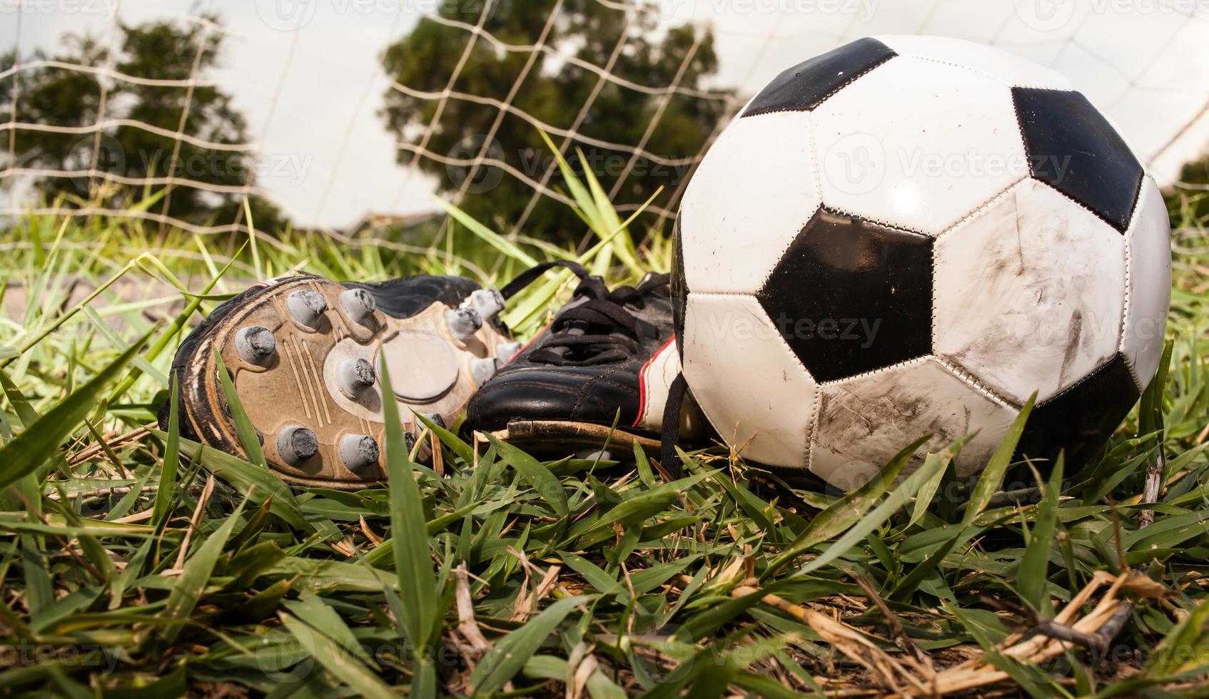 chaussures de football et football photo