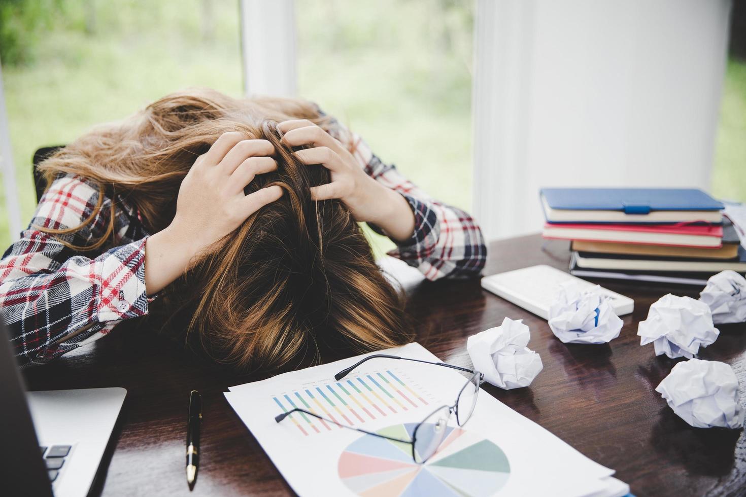 jeune femme épuisée frustrée photo