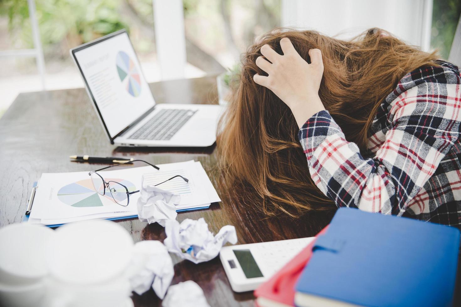 jeune femme épuisée frustrée photo