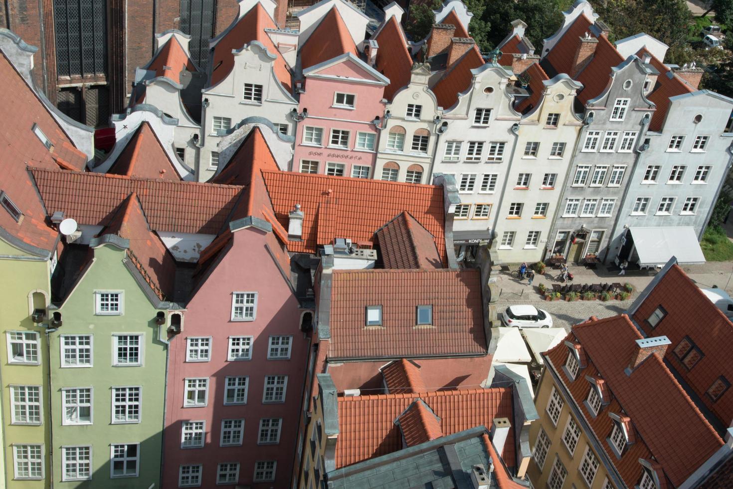 vue aérienne des maisons traditionnelles de gdansk. Pologne photo