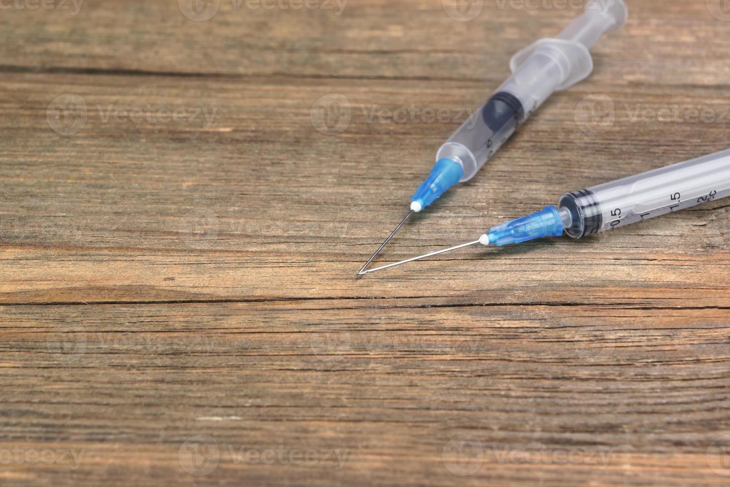deux seringues médicales vides photo