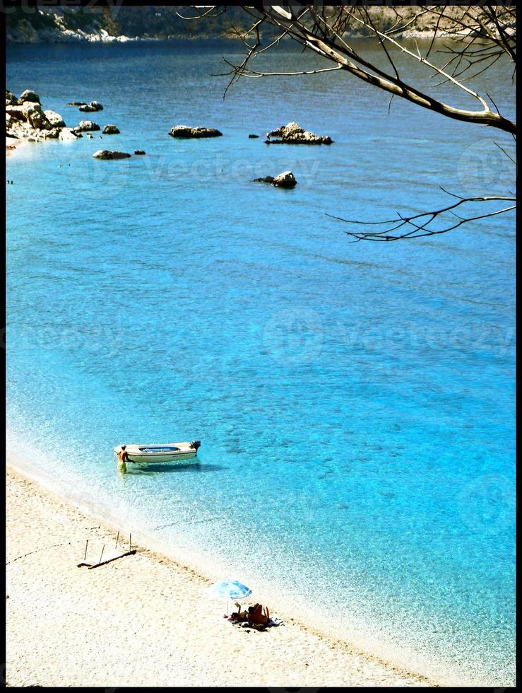 superbes plages bleues en grèce belle saison de vacances d'été photo