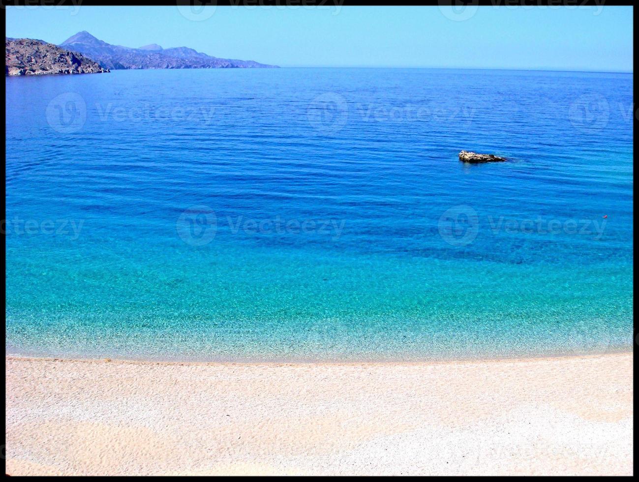 superbes plages bleues en grèce belle saison de vacances d'été photo