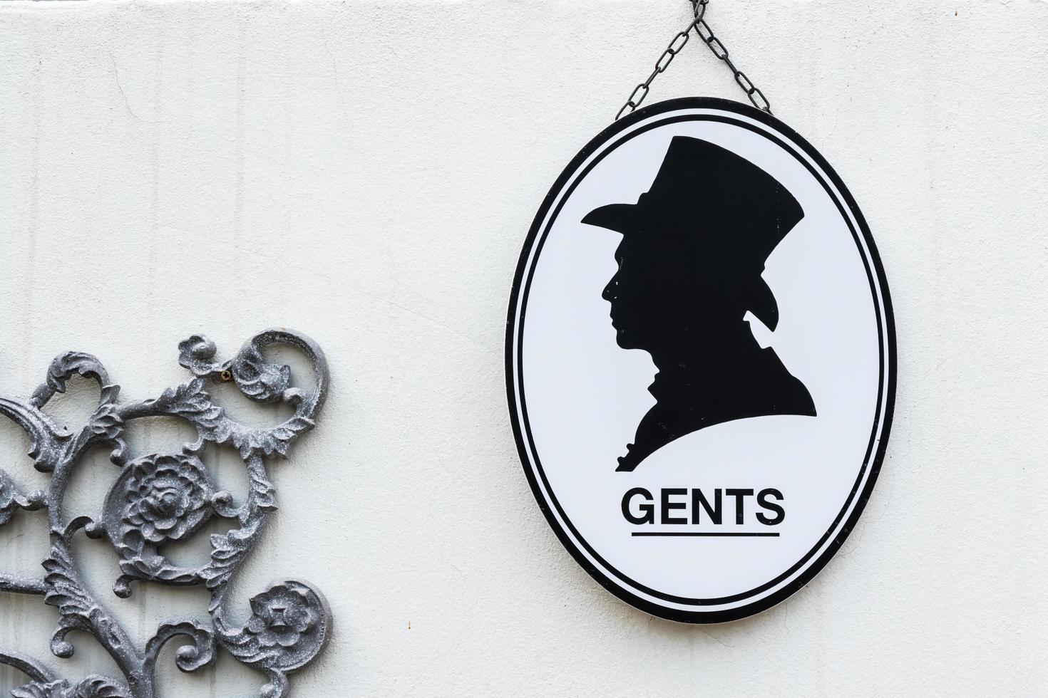 signe de toilette dans le symbole de gentleman ou d'homme de style vintage ou classique sur les toilettes murales. photo