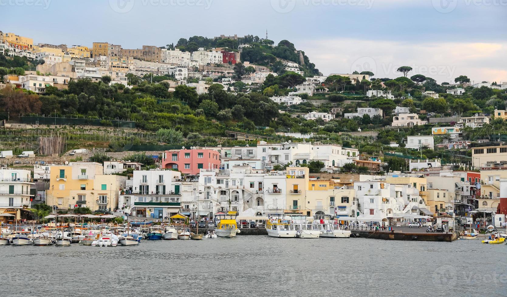 vue générale de l'île de capri à naples, italie photo