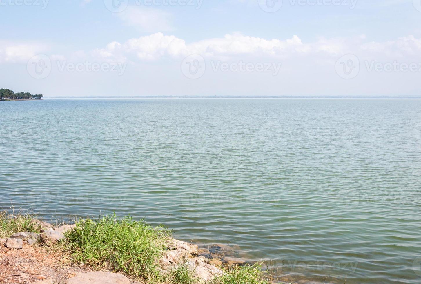 lac tranquille du réservoir. photo