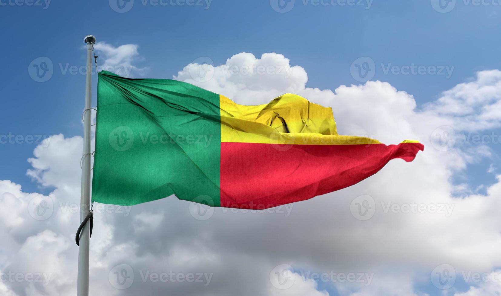 drapeau bénin - drapeau en tissu ondulant réaliste photo