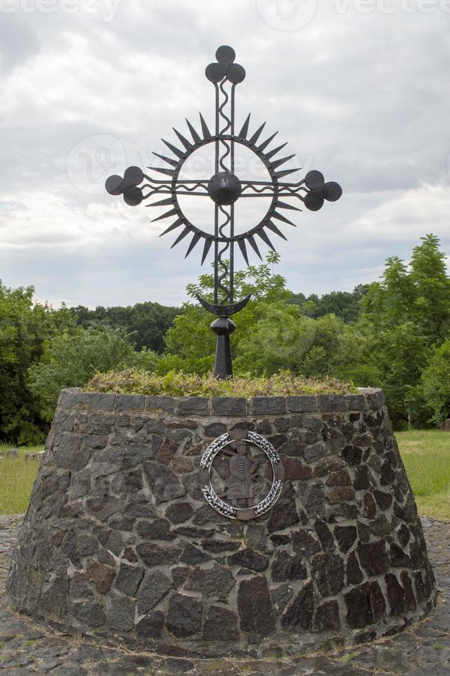 croix sur socle en pierre photo