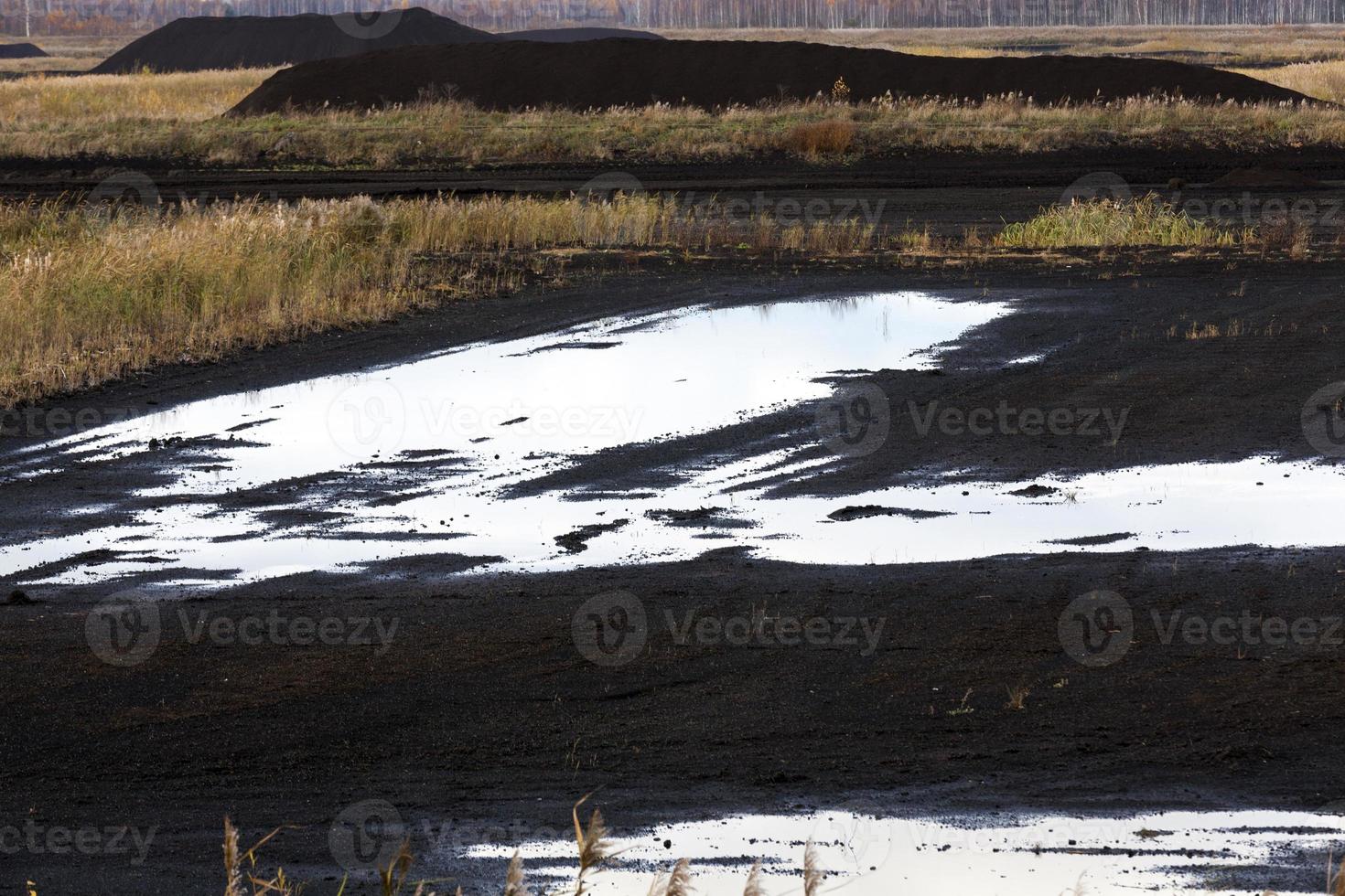 territoire pour l'extraction de la tourbe en automne photo