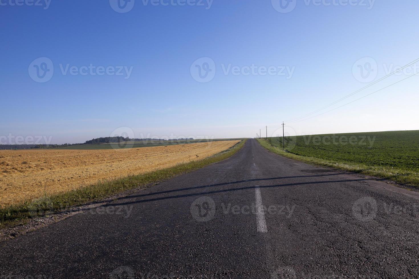 petite route goudronnée photo