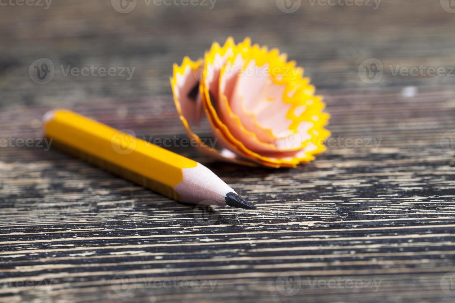 tailler des crayons en bois d'une seule couleur photo