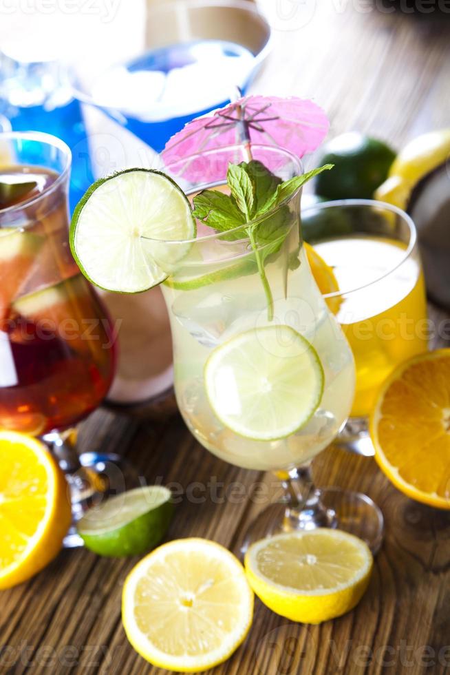 boissons alcoolisées avec fruits photo