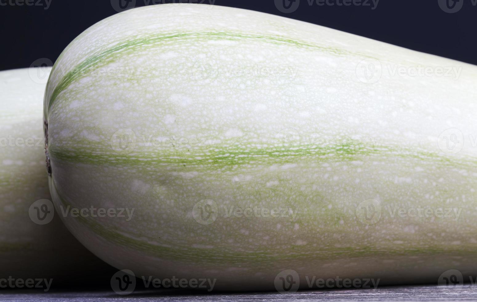 les légumes non lavés sont utilisés pour la cuisson photo