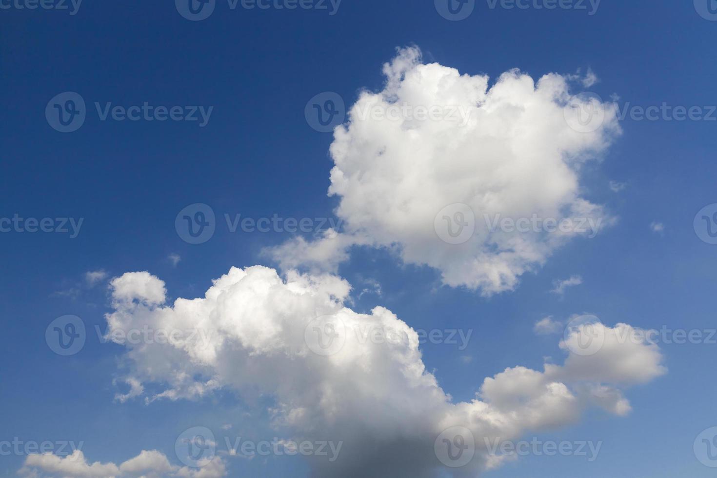 ciel bleu avec des nuages photo