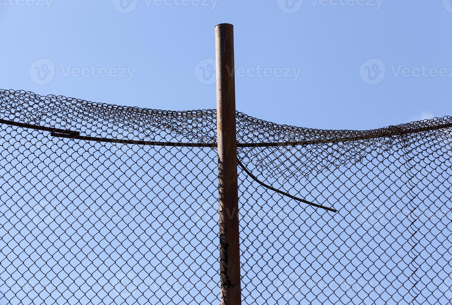 clôture en treillis métallique entrelacé à faible profondeur de champ.  13921957 Photo de stock chez Vecteezy