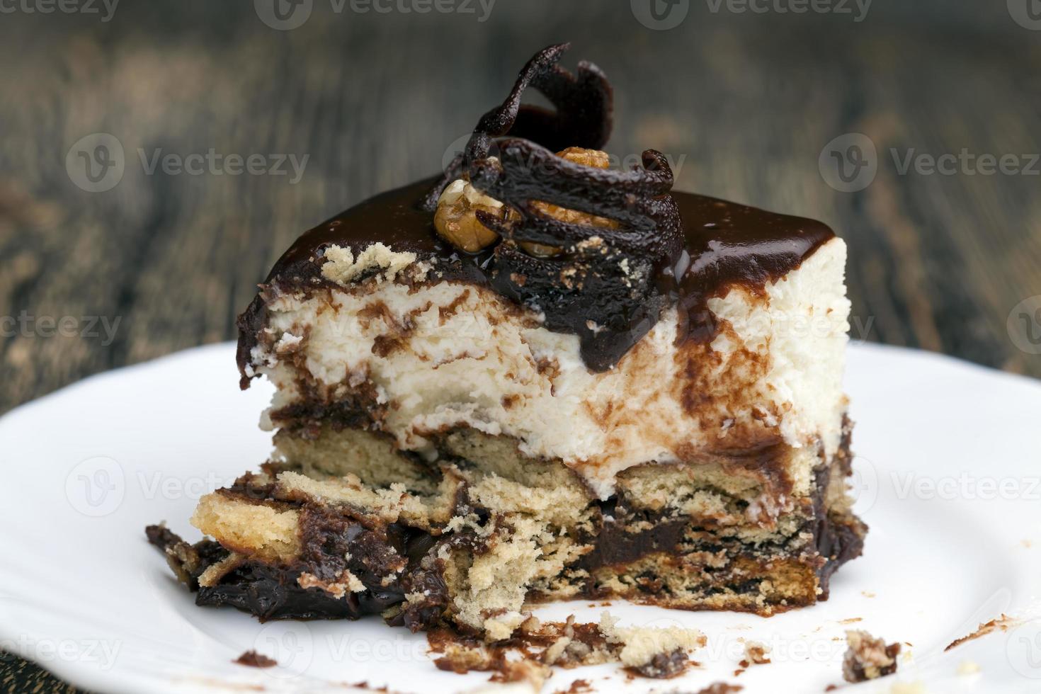 Gâteau en forme de cube sur une assiette photo