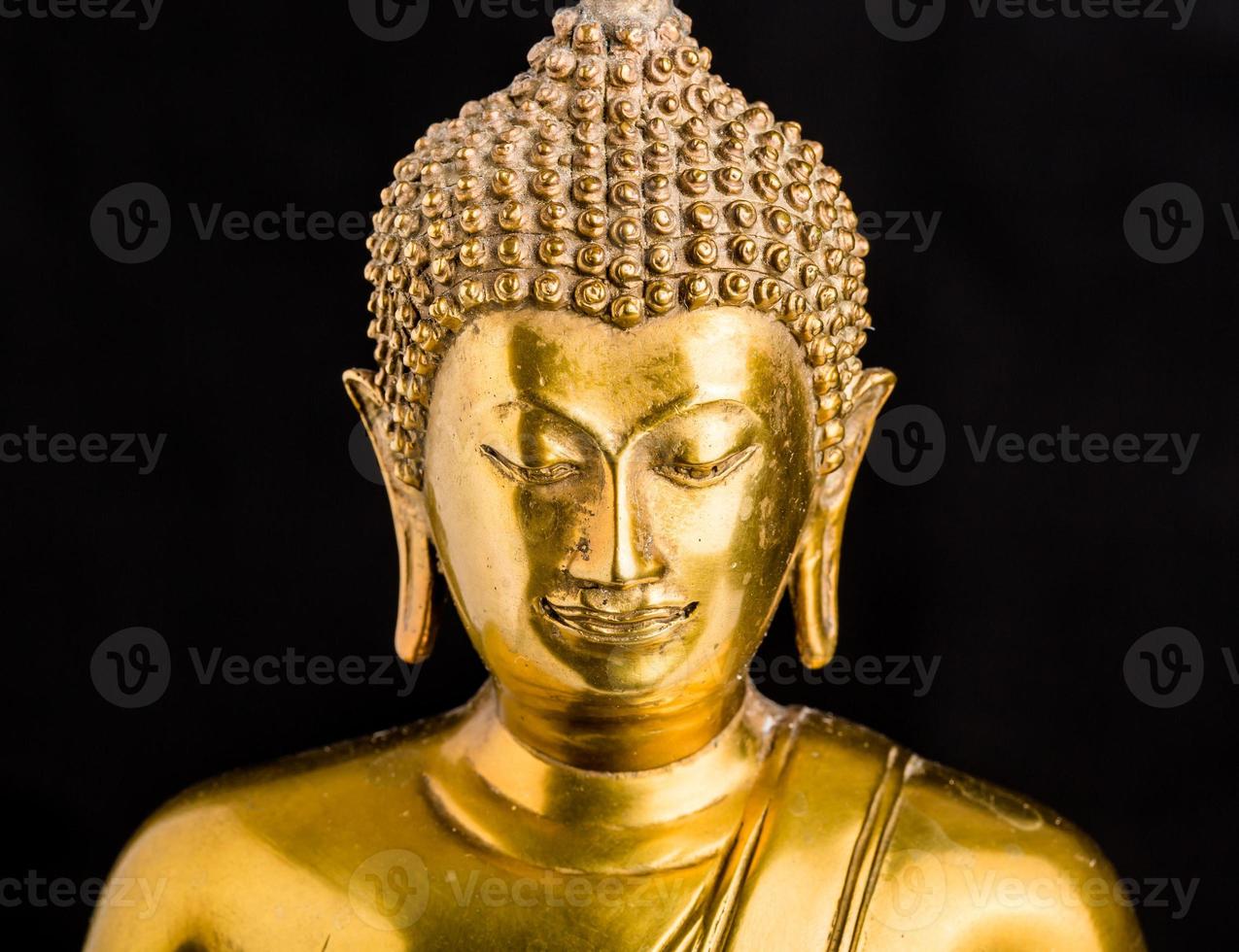 statue de Bouddha sur fond noir photo