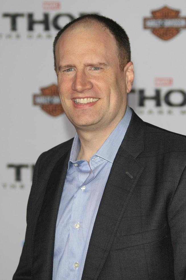 los angeles, 4 novembre - kevin feige à la première mondiale de marvel s thor - the dark au théâtre el capitan le 4 novembre 2013 à los angeles, californie photo