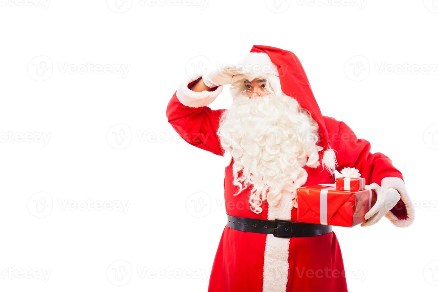 Père Noël avec des cadeaux isolé sur blanc, avec copie espace photo