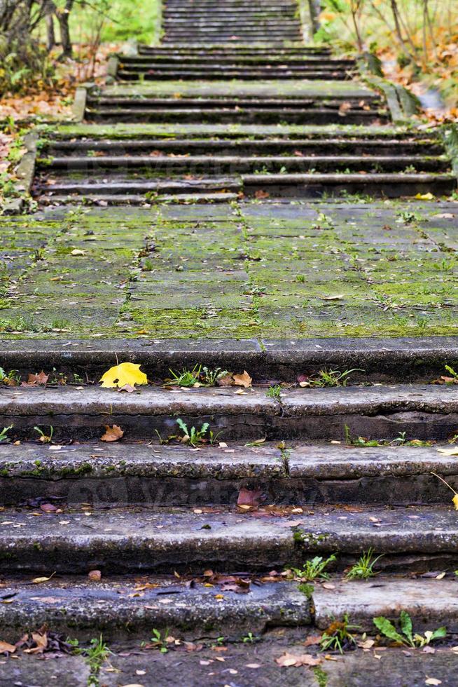 vieil escalier, gros plan photo