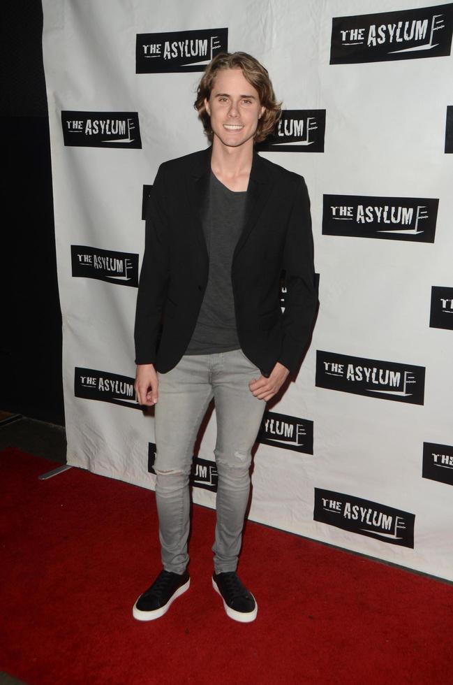 Los angeles, jan 18 - Baker Chase Powell à la première du Little Dead Rotting Hood au Laemmle Noho 7 le 18 janvier 2016 à North Hollywood, Californie photo