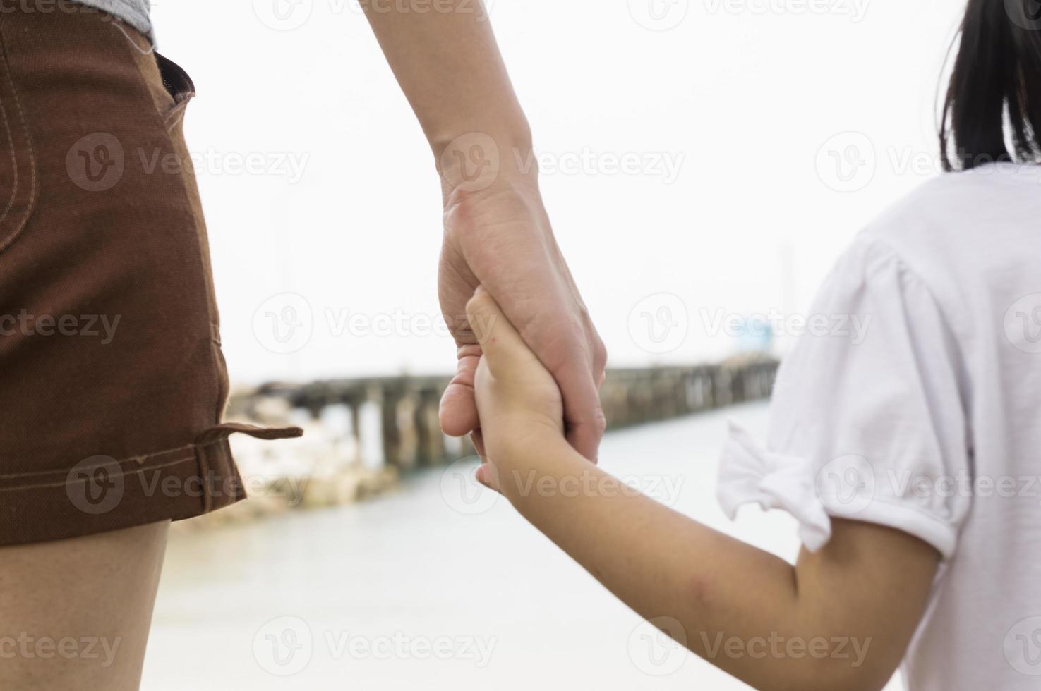amour relation soins parentales coeur en plein air mains concept photo