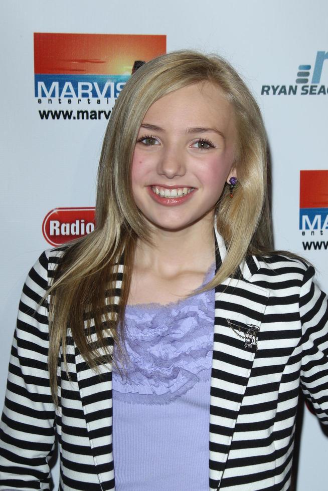 Los angeles, 15 février - peyton list arrive à la première du téléfilm radio rebel au stade amc citywalk 19 le 15 février 2012 à los angeles, ca photo