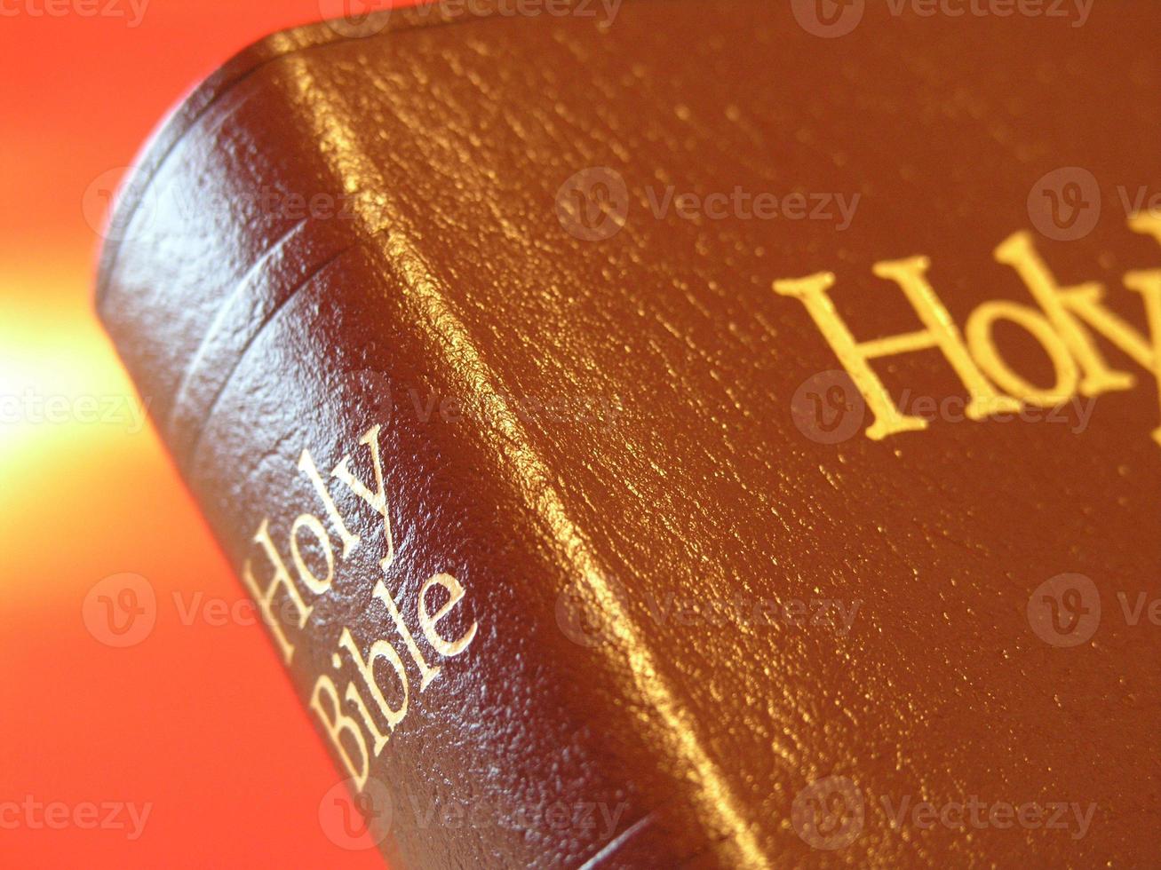 couverture en cuir sainte bible photo