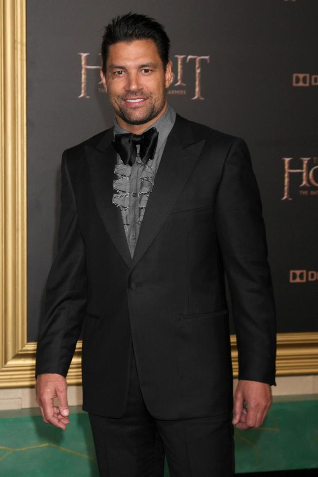 los angeles, 9 décembre - manu bennett au le hobbit - la bataille des cinq armées los angeles première au dolby theatre le 9 décembre 2014 à los angeles, ca photo