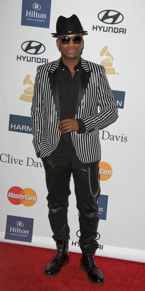 Los angeles, 9 février - ne-yo arrive au gala pré-grammy clive davis 2013 au beverly hilton hotel le 9 février 2013 à beverly hills, ca photo