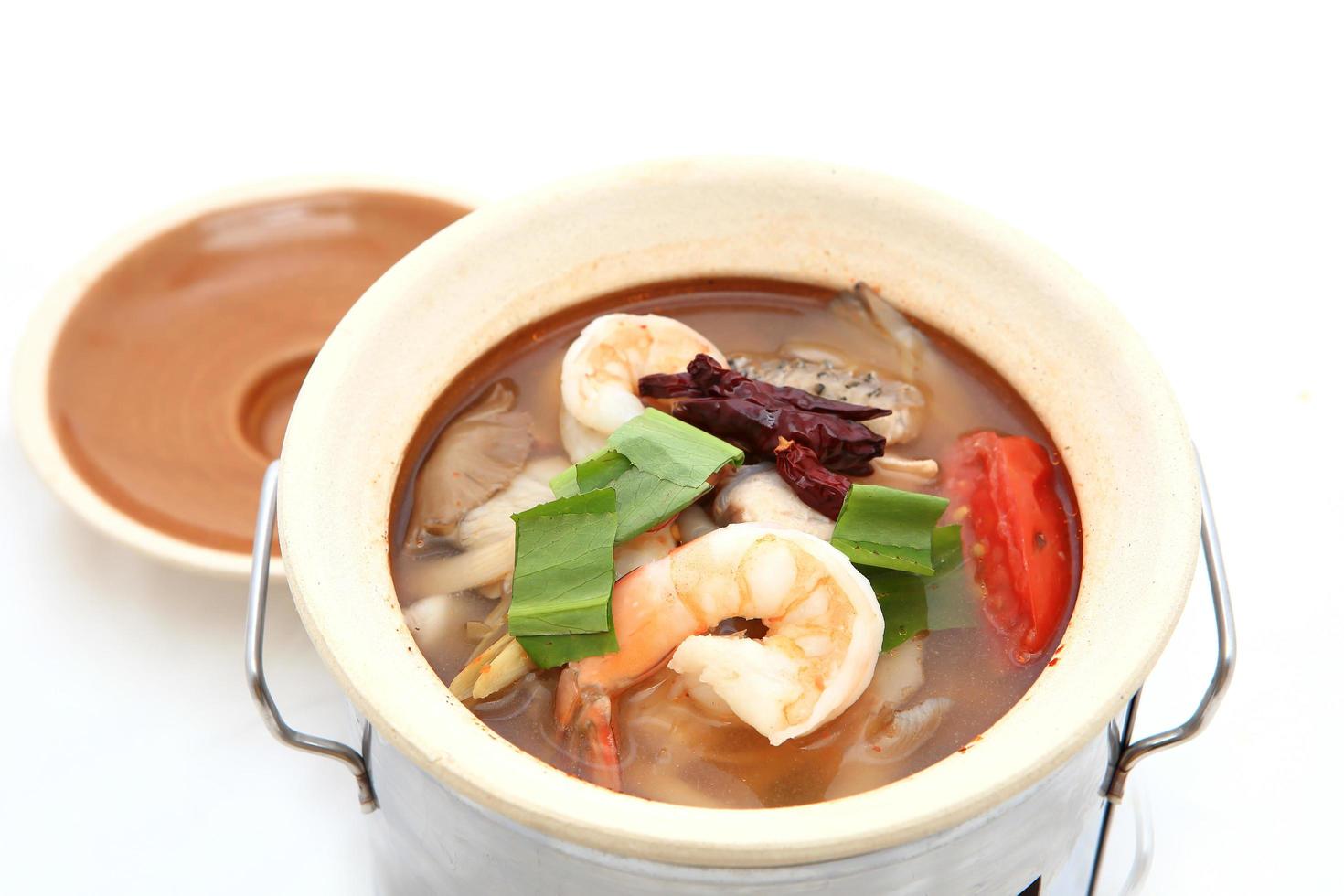 cuisine thaïlandaise tom yum fruits de mer photo