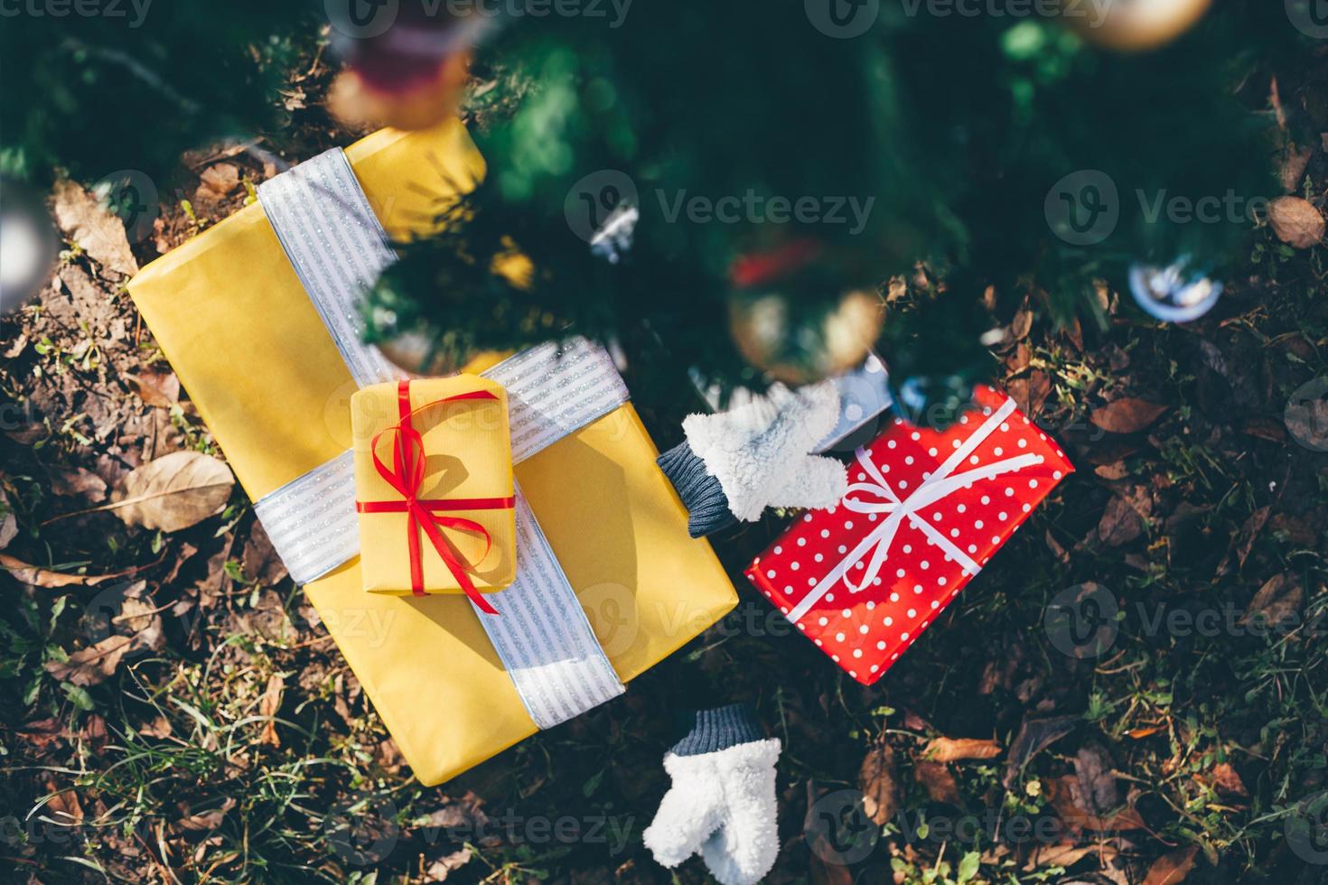 cadeaux sous l'arbre de Noël photo